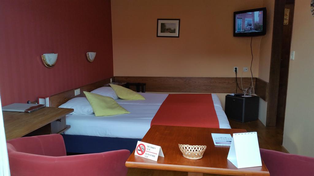 Hotel Restaurant De Hoogt Maasdam Zewnętrze zdjęcie