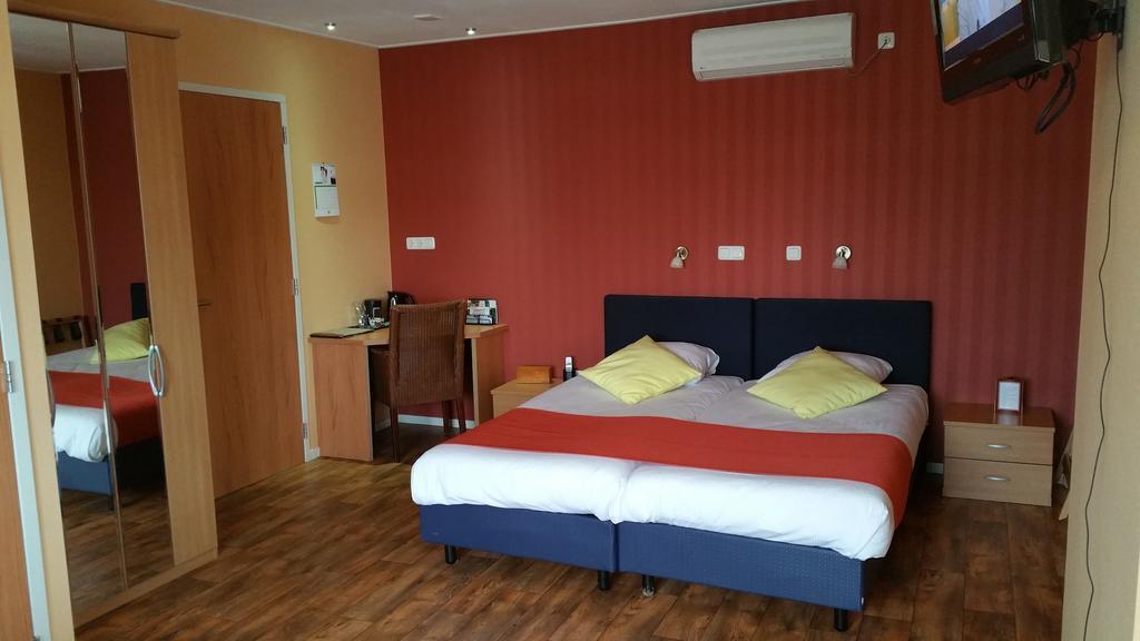 Hotel Restaurant De Hoogt Maasdam Zewnętrze zdjęcie